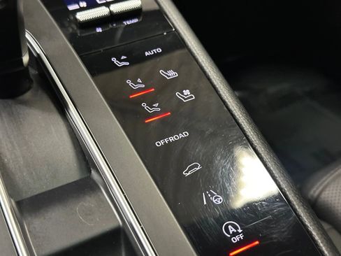 Used 2023 Porsche Macan S w/ Premium Package Plus image 40