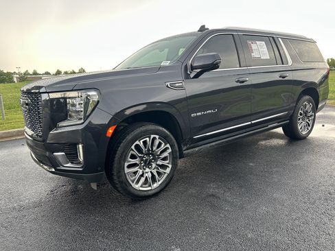 Used 2023 GMC Yukon XL Denali Ultimate AWD/4WD image 5