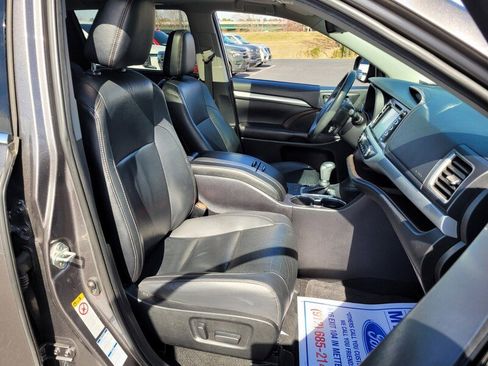 Used 2019 Toyota Highlander XLE image 15