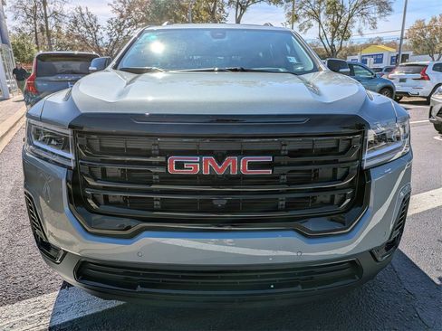 Used 2023 GMC Acadia SLT w/ Elevation Edition image 9