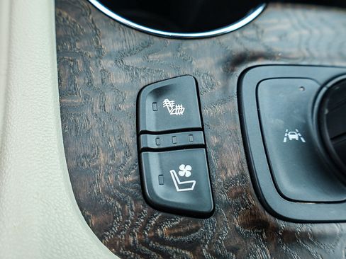 Used 2023 GMC Acadia Denali AWD/4WD image 7