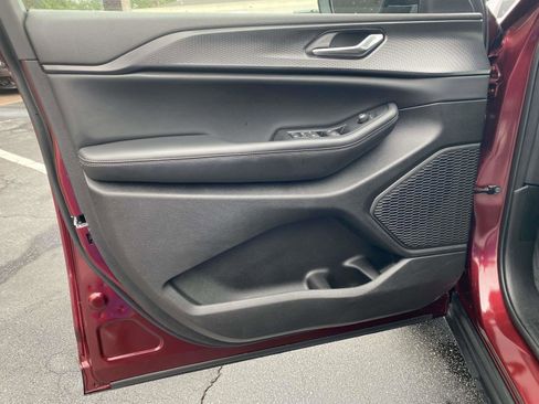 Certified 2024 Jeep Grand Cherokee Laredo X image 16