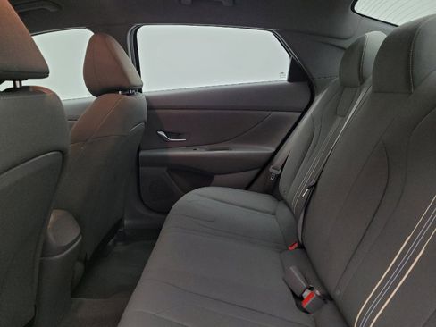 Used 2023 Hyundai Elantra SEL w/ Preferred Accessory Package image 18