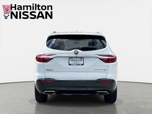 Used 2018 Buick Enclave Essence AWD/4WD image 3