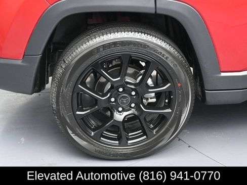 Used 2025 Jeep Compass Latitude w/ Altitude Special Edition AWD/4WD image 5