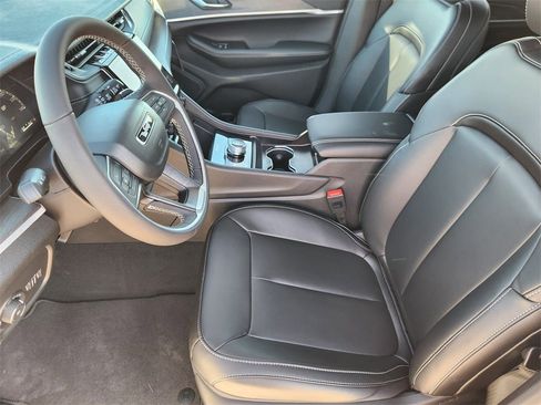 New 2025 Jeep Grand Cherokee Limited w/ Black Appearance Package image 9