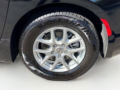 Used 2025 Chrysler Pacifica Select image 30