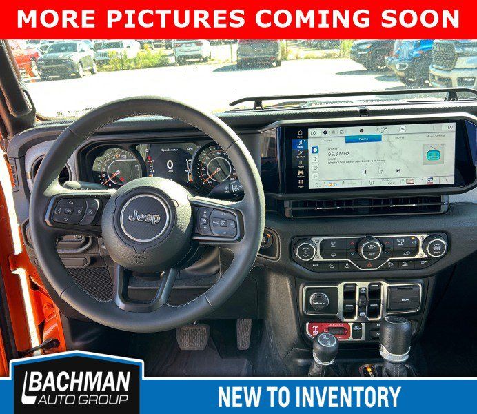 Used 2025 Jeep Gladiator Sport AWD/4WD image 2