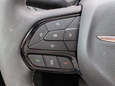 Used 2023 Chrysler Pacifica Limited w/ Uconnect Theater Family Group image 23