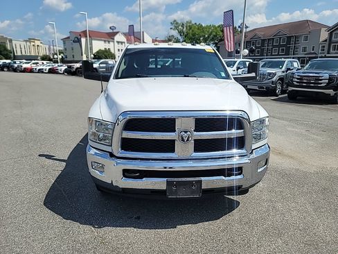 Used 2018 RAM 3500 SLT w/ Luxury Group RWD image 2