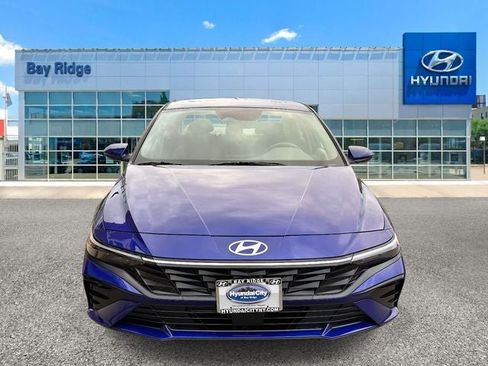 Used 2025 Hyundai Elantra SEL image 11