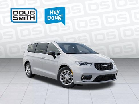 New 2026 Chrysler Pacifica Select image 5