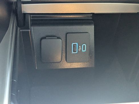 Used 2021 Ford Explorer Limited w/ Equipment Group 301A image 27