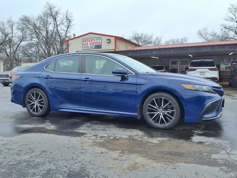 Used 2023 Toyota Camry SE w/ Cold Weather Package image 21