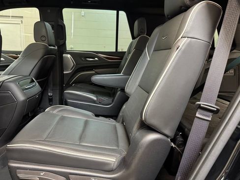 Used 2022 Cadillac Escalade Premium Luxury w/ Performance Package image 16