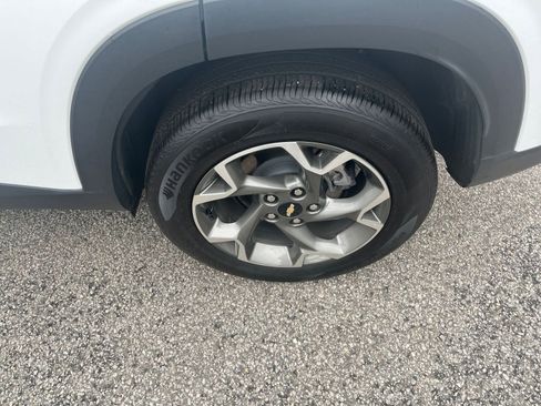 Used 2025 Chevrolet Trax LT FWD image 29