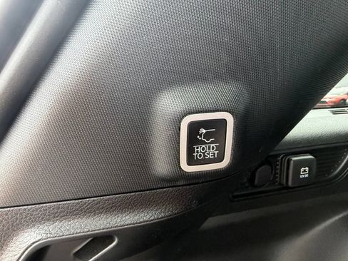 Used 2024 Hyundai Venue SE FWD image 13