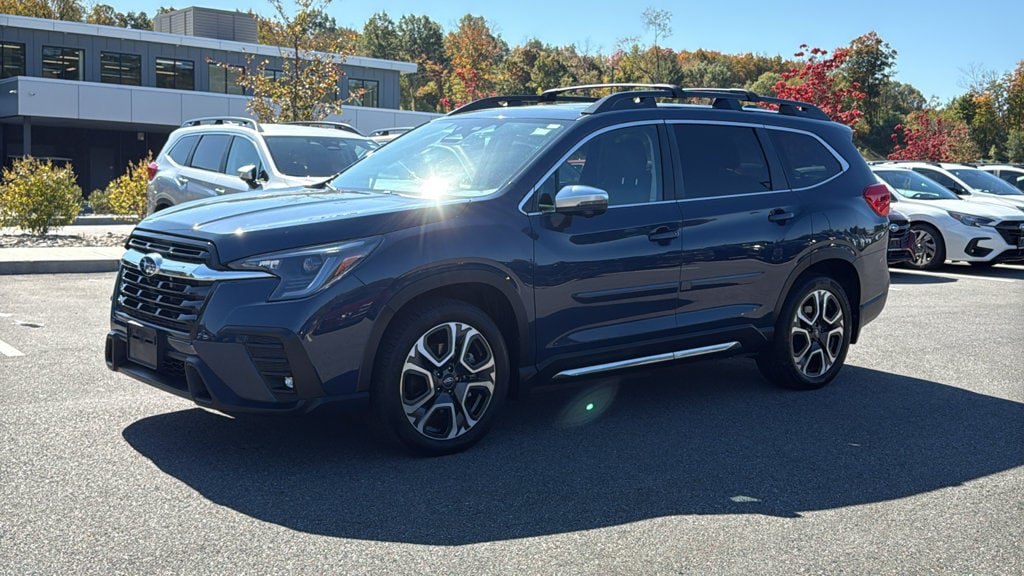 Used 2023 Subaru Ascent Limited w/ Technology Package AWD/4WD image 3