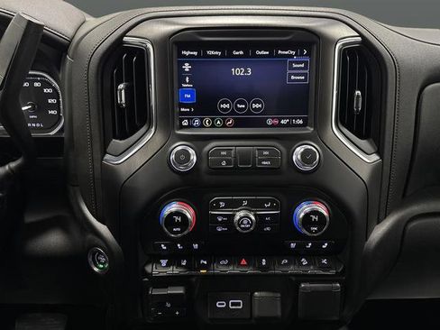 Used 2022 GMC Sierra 2500 AT4 w/ AT4 Premium Plus Package image 9