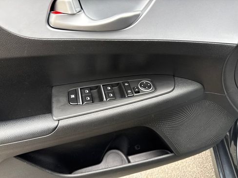 Used 2023 Kia Forte LXS FWD image 12