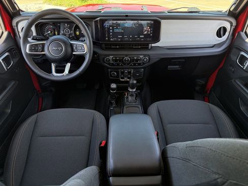 Used 2025 Jeep Wrangler Unlimited Sahara w/ Safety Group image 12