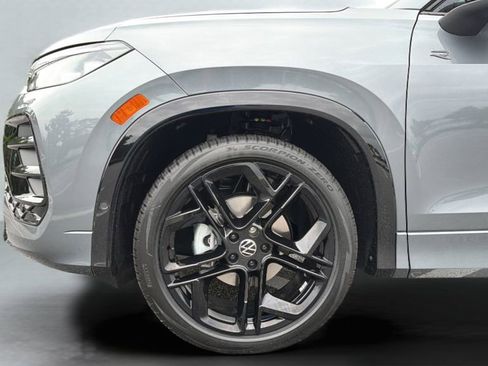 New 2026 Volkswagen Tiguan SE R-Line FWD image 34