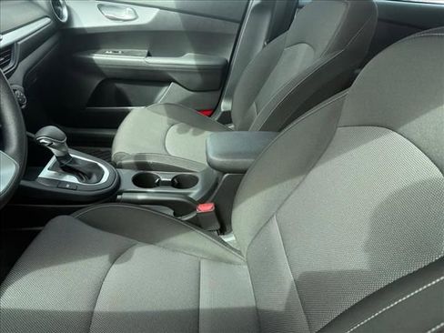 Used 2024 Kia Forte LXS w/ LXS Technology Package FWD image 4