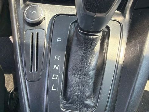 Used 2017 Ford Focus SE FWD image 25