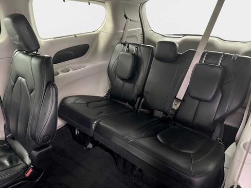 Used 2022 Chrysler Pacifica Touring-L FWD image 24