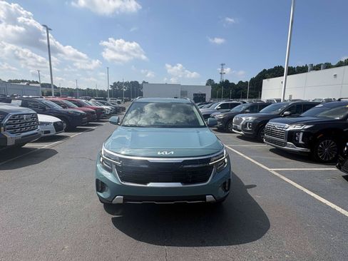 Used 2024 Kia Seltos SX w/ SX Sunroof Package AWD/4WD image 2