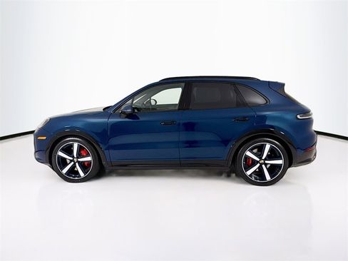 New 2026 Porsche Cayenne GTS image 2