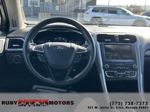 Used 2019 Ford Fusion SE image 12