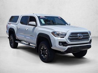 Used 2017 Toyota Tacoma TRD Off-Road w/ Tow Package (A/T) AWD/4WD video 3