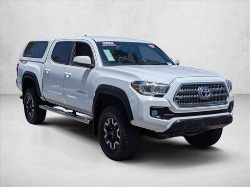 Used 2017 Toyota Tacoma TRD Off-Road w/ Tow Package (A/T) AWD/4WD image 3