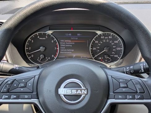 Used 2025 Nissan Altima 2.5 SV FWD image 31