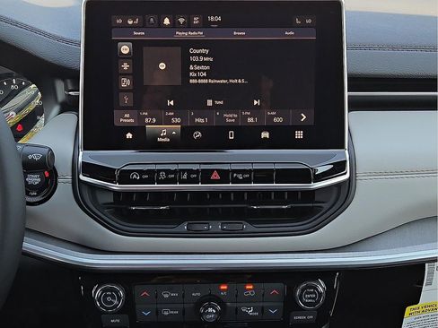 Used 2026 Jeep Compass Limited image 11