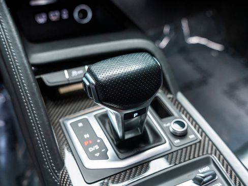 Used 2018 Audi R8 V10 w/ Premium Package image 65