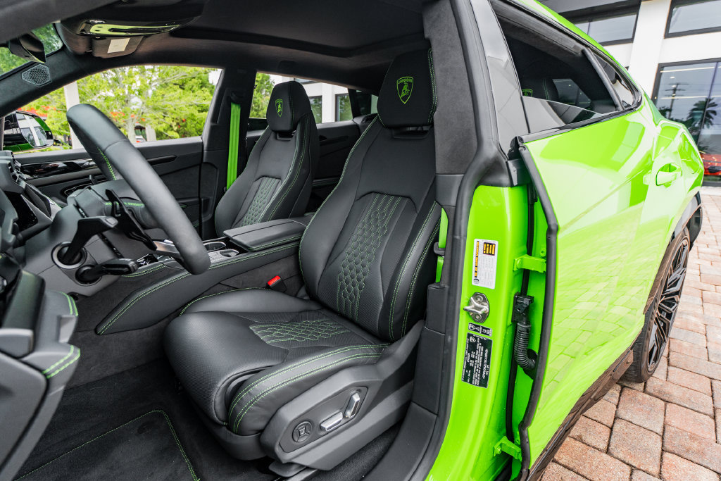 Used 2025 Lamborghini Urus SE AWD/4WD image 19
