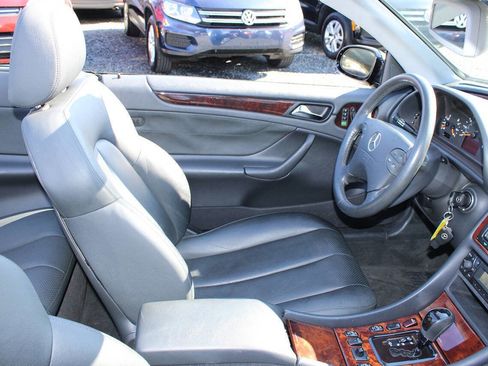 Used 2003 Mercedes-Benz CLK 320 Cabriolet image 19