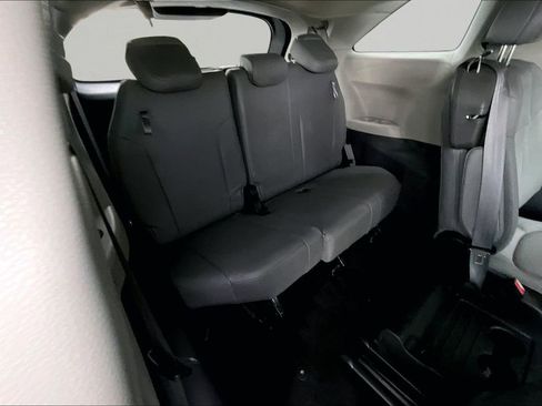 Certified 2022 Toyota Sienna XLE image 25