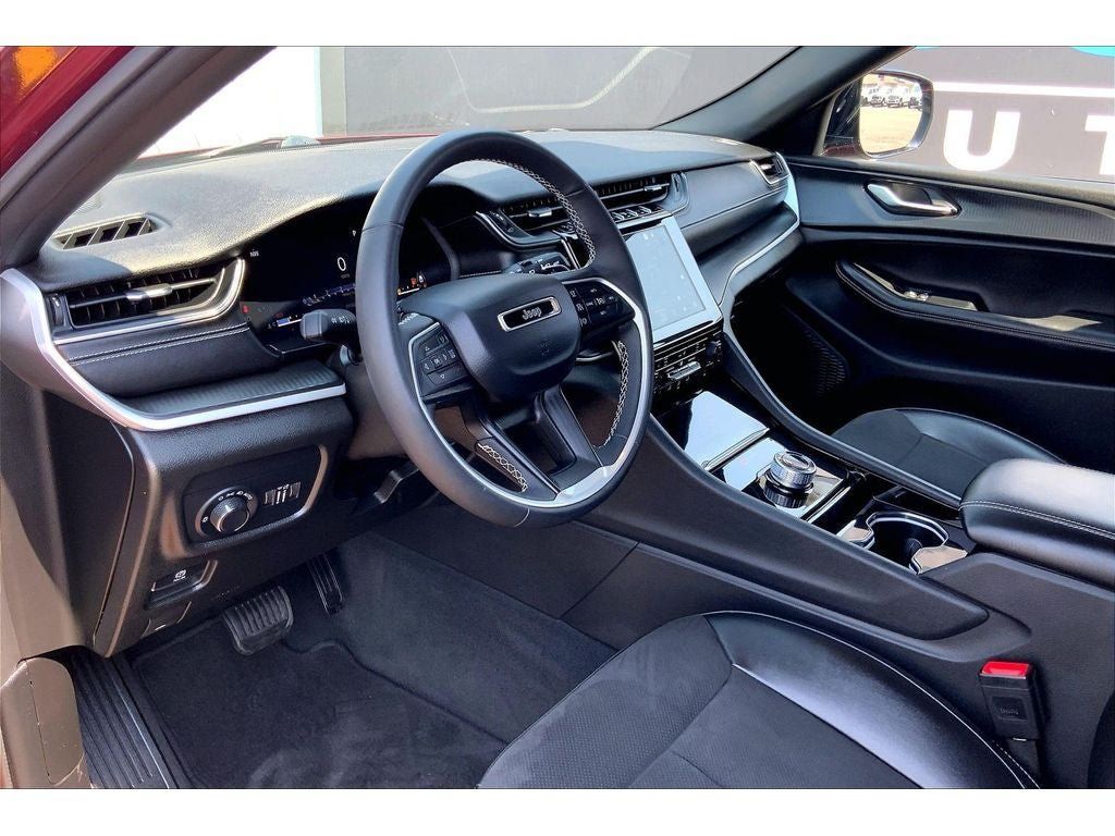 Used 2023 Jeep Grand Cherokee L Laredo AWD/4WD image 16