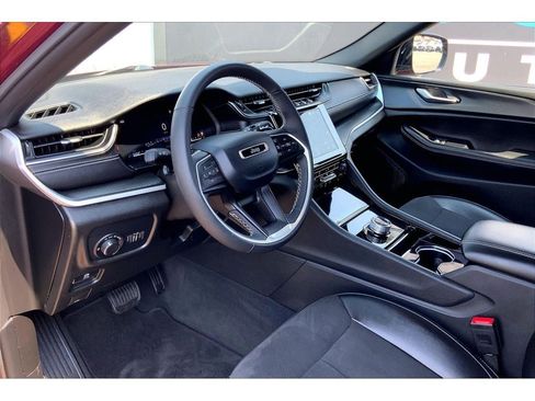 Used 2023 Jeep Grand Cherokee L Laredo AWD/4WD image 16