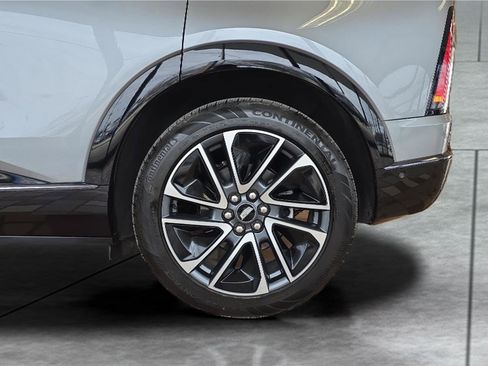 Used 2025 Cadillac Optiq Sport 2 w/ LPO, Floor Liner Package image 31