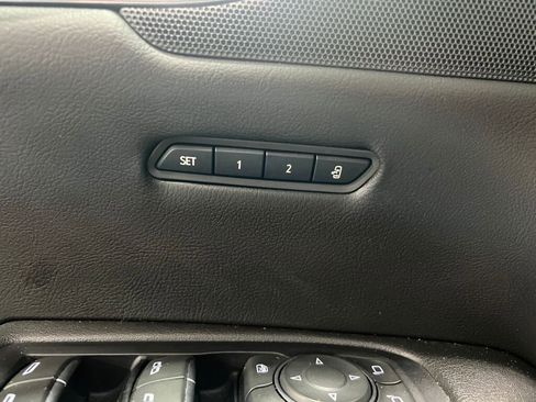 Used 2019 Cadillac XT5 Luxury w/ LPO, Black Ice Package image 17