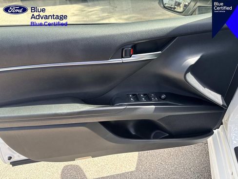 Used 2018 Toyota Camry SE FWD image 14