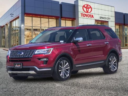 Used 2019 Ford Explorer Platinum AWD/4WD image 2