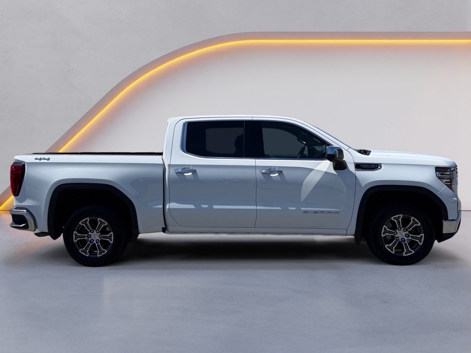 Used 2025 GMC Sierra 1500 SLT AWD/4WD image 2