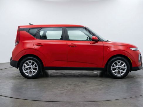 Used 2025 Kia Soul LX w/ LX Technology Package image 11