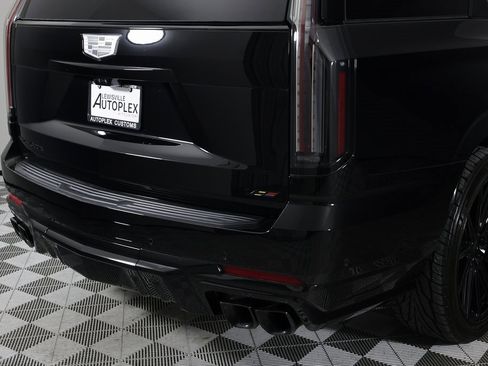 Used 2025 Cadillac Escalade V w/ LPO, ONYX Package image 51