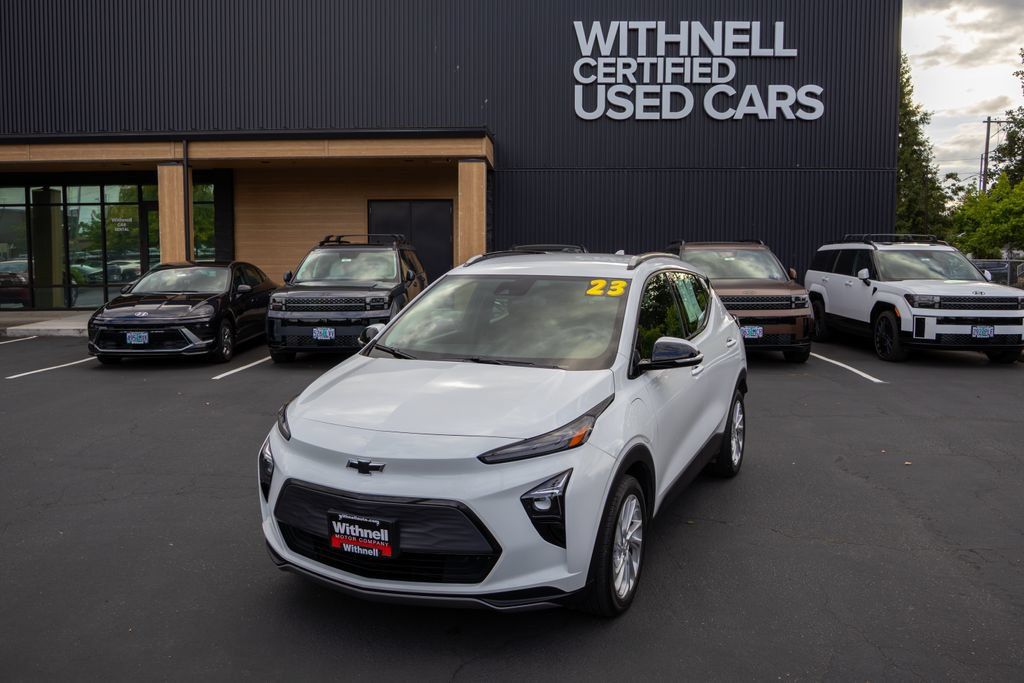 Used 2023 Chevrolet Bolt EUV LT FWD image 1